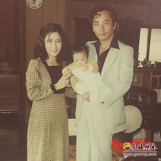 殷志源通过个人SNS公开了婴儿时期照片，吸引了大家的关注