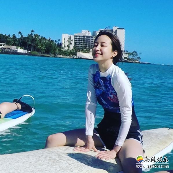 Hani 於本日在的 Instagram 上写道：「我正在努力站起来…」