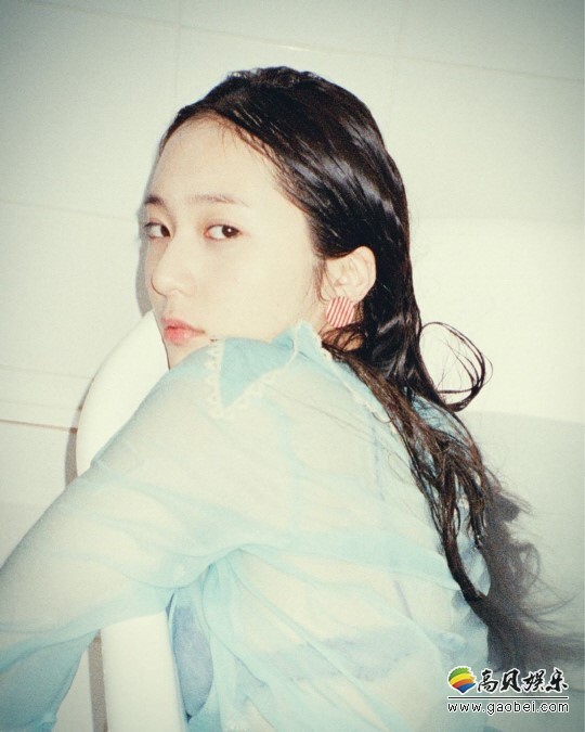 《OhBoy》发布一组照片：SM创意总监旻锡真所看到的Krystal