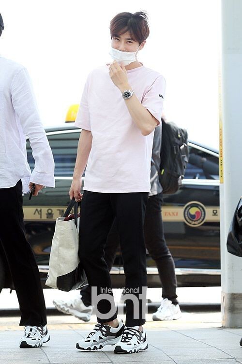 SUHO、灿烈、世勋现身仁川国际机场，因海外日程前往新加坡