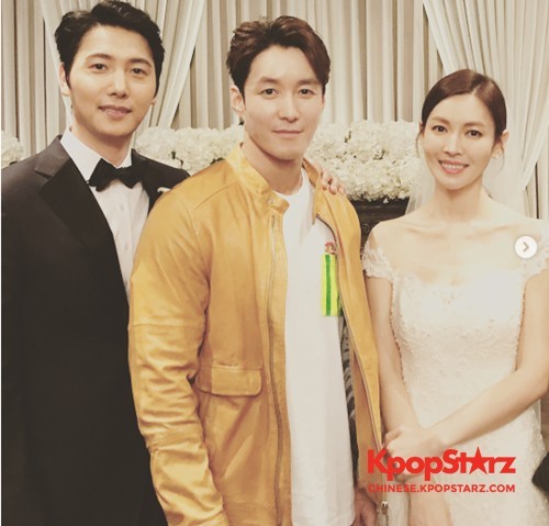 沈亨泽Instagram公开了与李尚禹、金素妍夫妇在婚礼上的合照
