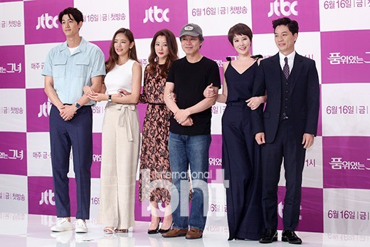 《有品位的她》制作发布会在首尔永登浦TIME SQUARE举行