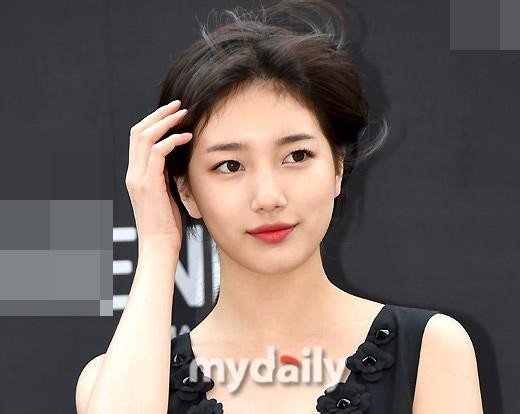 JYP方面表示“关于秀智是否续约一事，仍然在继续讨论中”