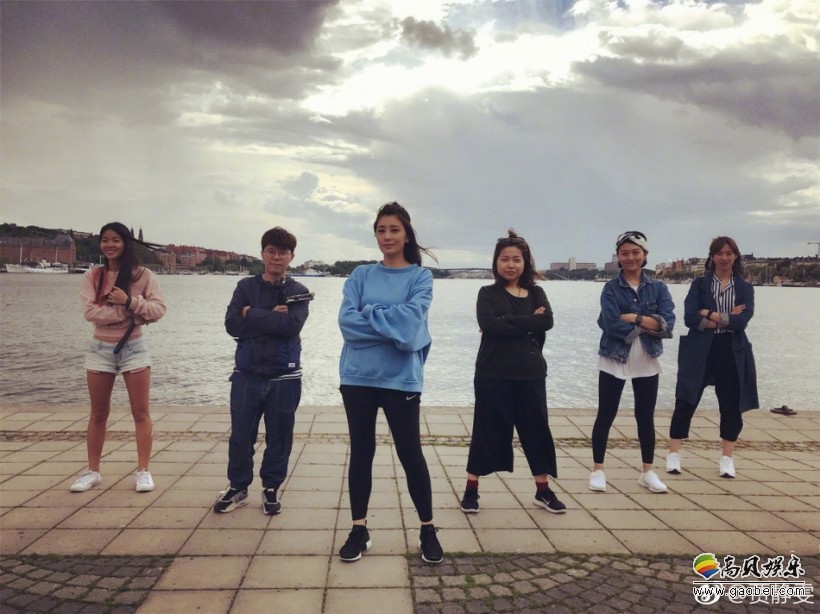 贾静雯修杰楷夫妇晒出参加真人秀出国旅行的照片