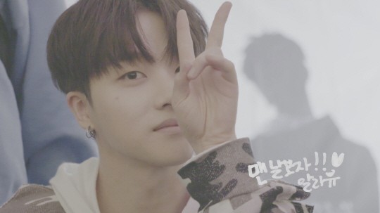 iKON于3日、4日在首尔蚕室、汝矣岛举办粉丝见面会时的现场视频