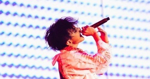 《Show! 音乐中心》获得了首冠的 GD，接连夺冠的气势十分惊人