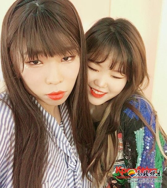 李秀贤通过个人Instagram公开了与哥哥李灿赫的合照