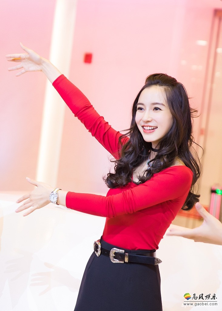 Angelababy和撒贝宁、王祖蓝现身北京某活动