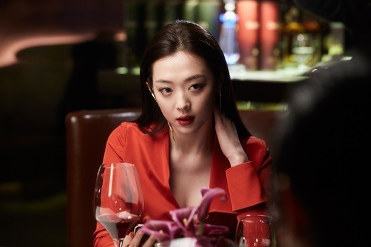 崔雪莉在《Real》中饰演的角色在韩国影坛引发了很大的话题