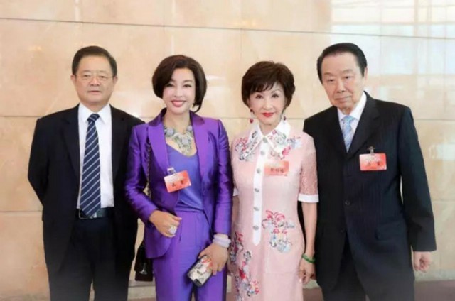 刘晓庆晒出自己参加香港各界精英庆祝回归祖国20周年晚会的照片