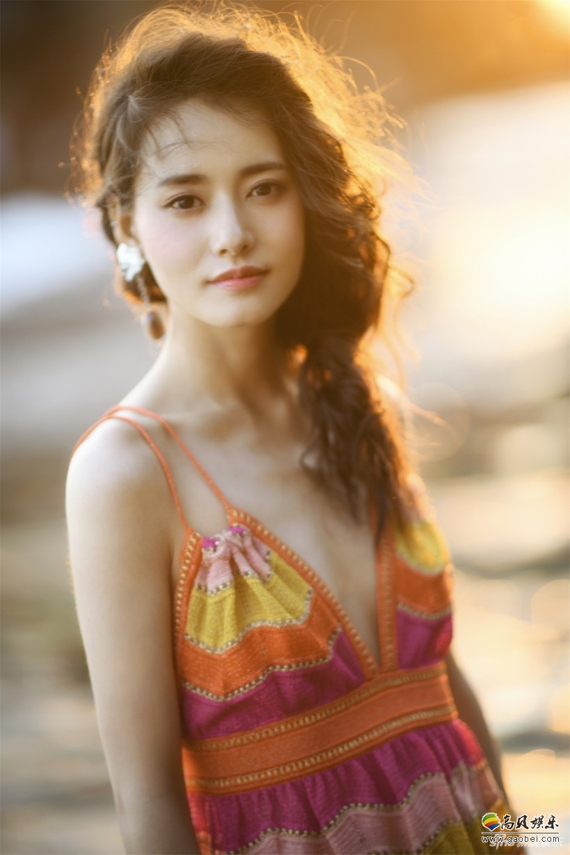 演员柴碧云曝光了一组海边唯美写真