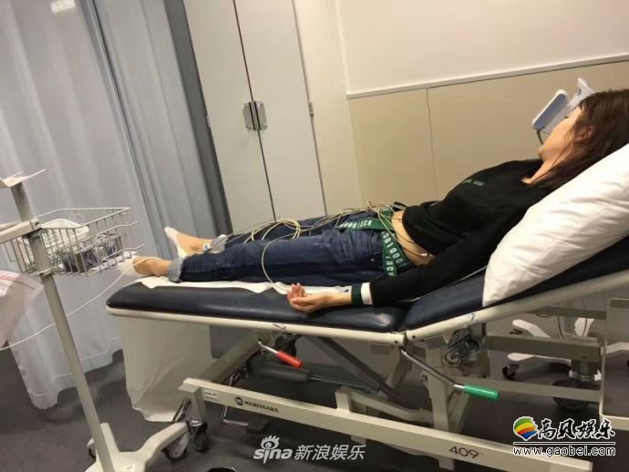 金晨在节目录制期间不慎落马