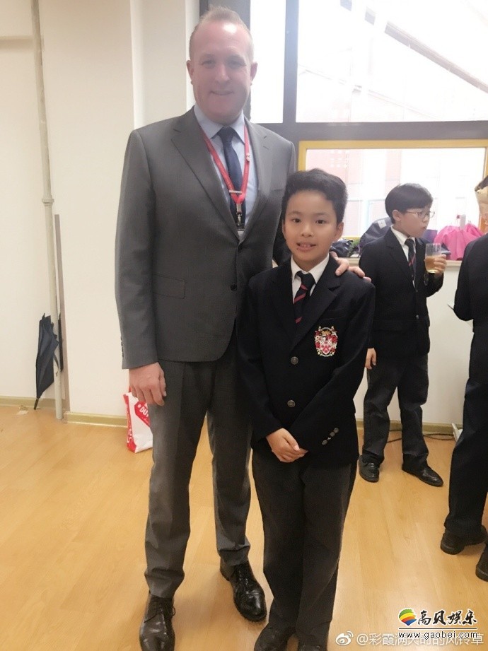 王中磊儿子威廉小学毕业啦