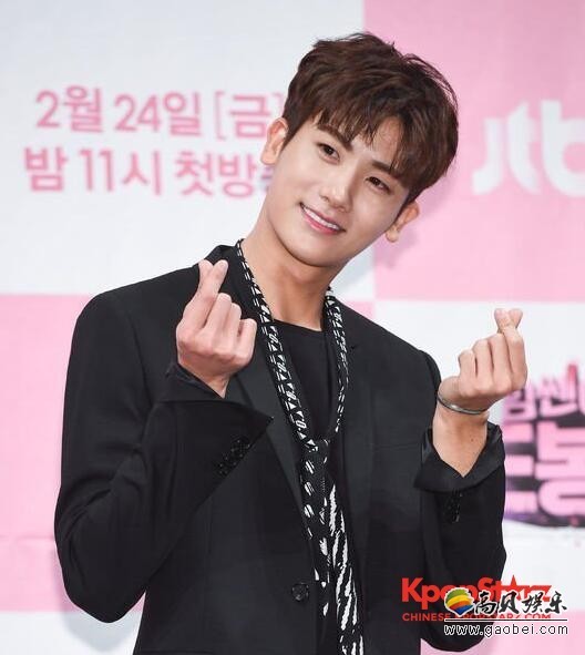 朴炯植参加了昨日在蚕室综合体育场举行的朴孝信粉丝见面会