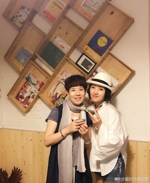 不老女神杨钰莹晒出一组照片