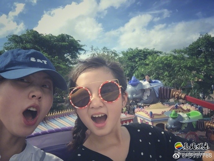 黄磊老婆孙莉在微博晒出一家人出游的照片