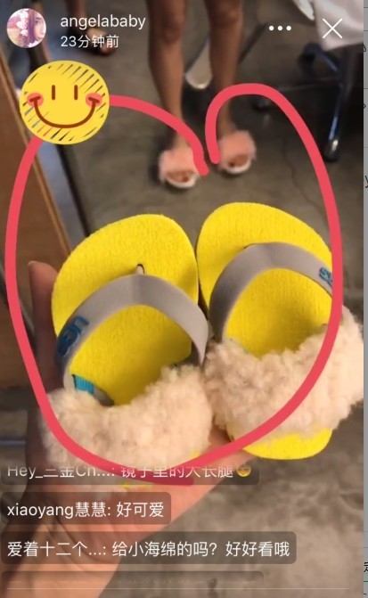 昨天baby在微博故事中晒出了儿子小海绵的拖鞋