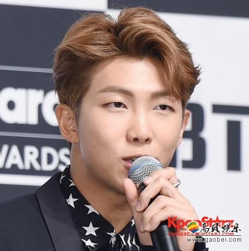少年团成员Rap Monster在宿舍受伤 不慎撞到了家具小指负伤