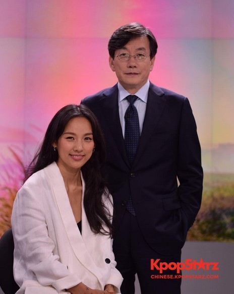 李孝利出演《Newsroom》认证照公开 与孙石熙合照