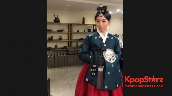 黄荷娜Instagram公开了自己身穿韩国传统婚礼服饰的照片和影像 黄荷娜Instagram公开了自己身穿韩国传统婚礼服饰的照片和影像