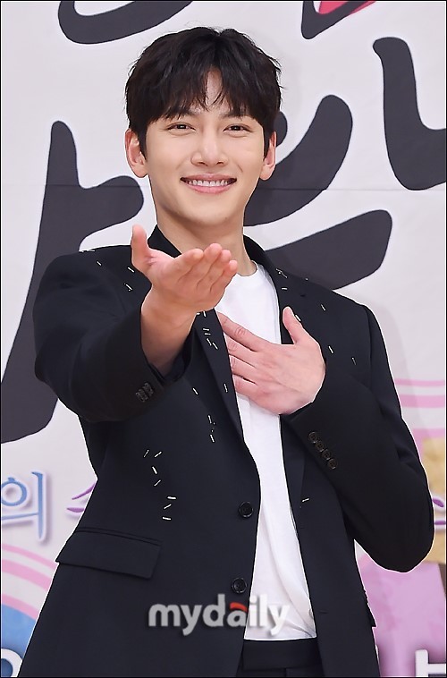 池昌旭通过公司宣布拍完《可疑的搭档》后他将于8月14日参军