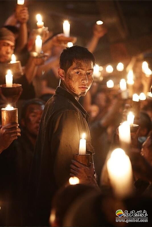 宋仲基等演员携手出演的电影《军舰岛》将于7月26日在韩国上映