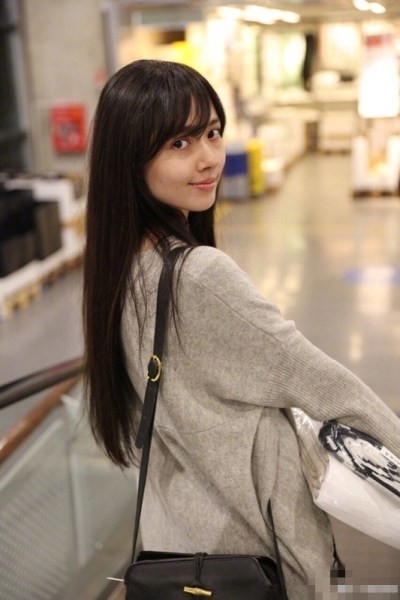 15日凌晨，郭碧婷微博晒美照