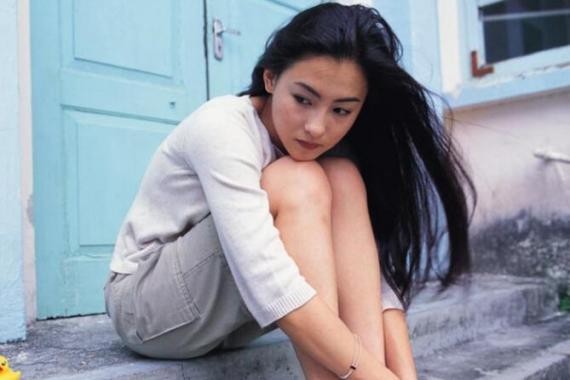 张柏芝在自己的社交账号上抱怨经济压力沉重
