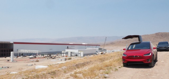 争取力拼产量,Tesla将再增设2至3座Gigafactory厂房。 争取力拼产量,Tesla将再增设2至3座Gigafactory厂房。