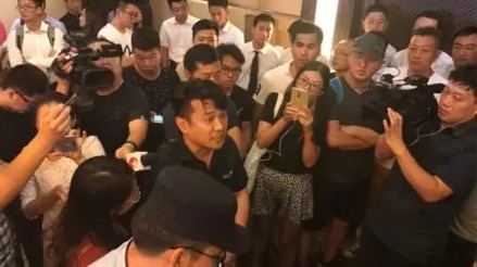 “乐视网”股东大会，15分钟闪电结束：就是投了个票！