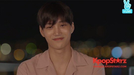 EXO进行了"一个夏夜的kokobop"直播  KAI为金炳万录制影像信