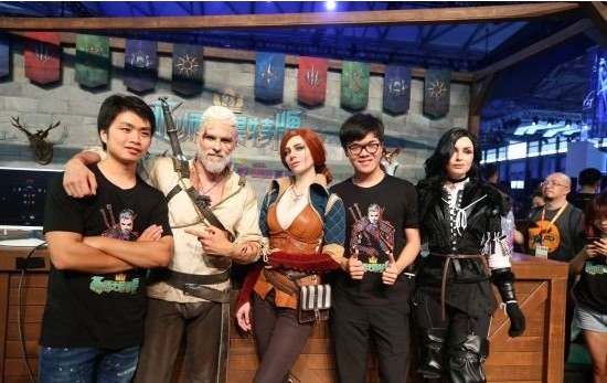 棋王柯洁&“杰洛特”PK昆特牌:ChinaJoy 2017 棋王柯洁&“杰洛特”PK昆特牌:ChinaJoy 2017