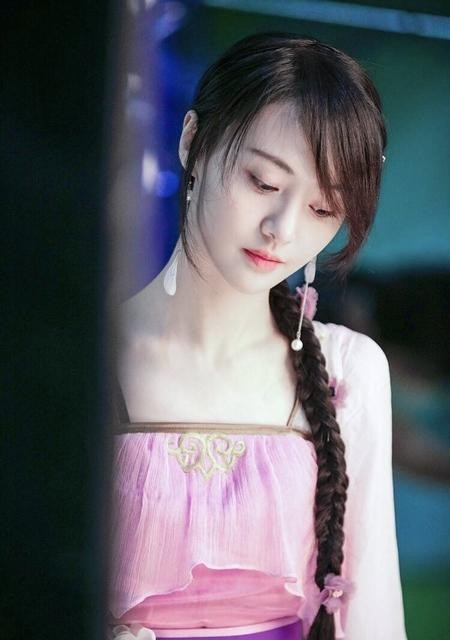 近日，郑爽古装新造型曝光