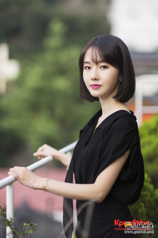 李贞贤宣传电影《军舰岛》  对一起合作的演员宋仲基赞不绝口