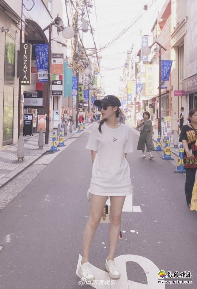 人气小花旦蒋梦婕在个人社交平台上更新了一组新照片