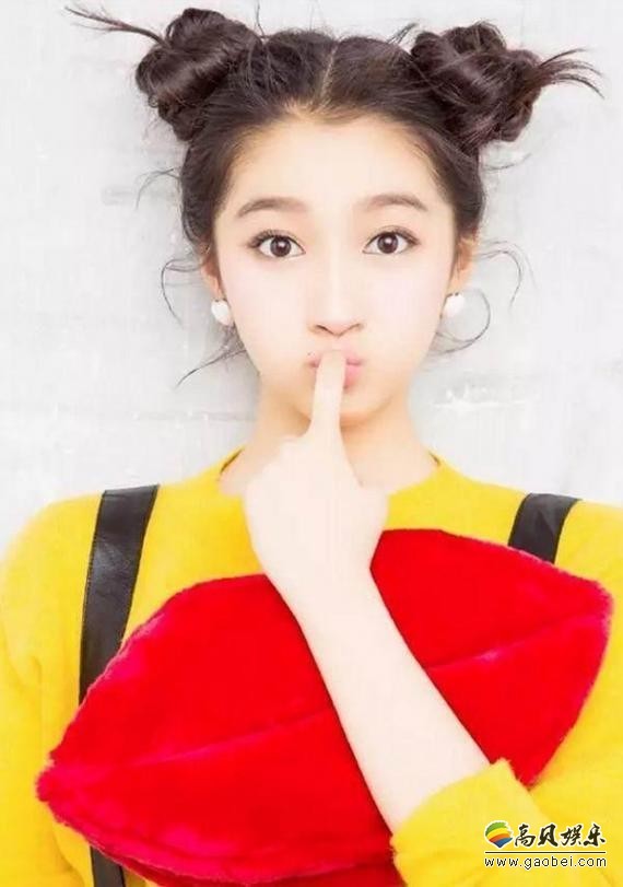 换上哪吒头的晓彤妹子却看着格外的俏皮