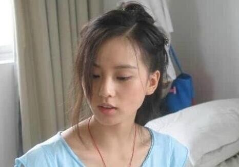 高颜值的刘诗诗曾大方晒素颜，精致肌肤引发热议