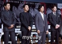 张东健、金明民、朴熙顺、李钟硕参加电影《VIP》的新闻发布会