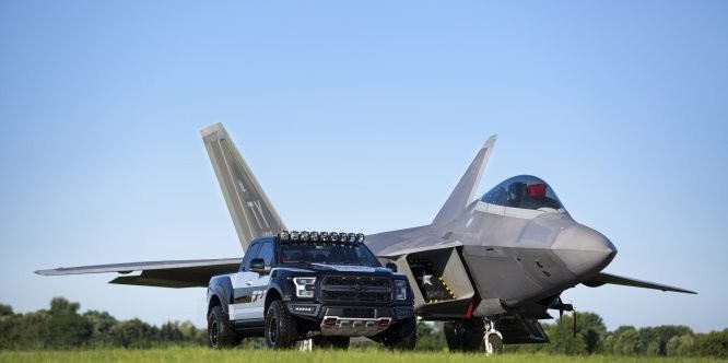 福特F-150猛禽，再次推出特别版：两架“猛禽”在一起很美！
