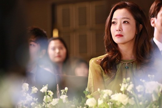 金喜善连续三周蝉联了韩国最具话题电视剧演员排行榜冠军