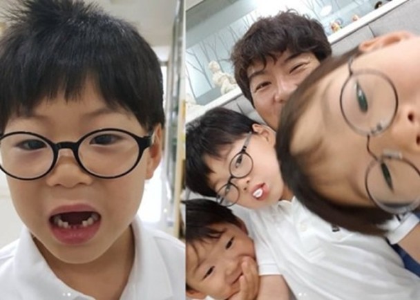 宋一国上传三胞胎新照  小儿子万岁因视力变差而开始要戴眼镜