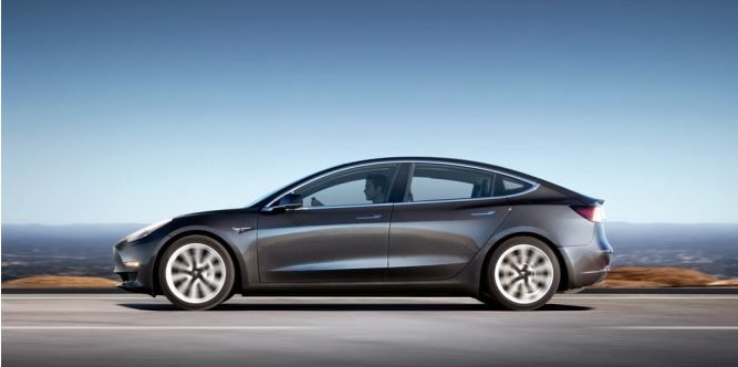 特斯拉Model 3：性能款明年就来，国内车主还在等待量产版