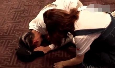 吴亦凡受伤表情痛苦急哭赵丽颖？