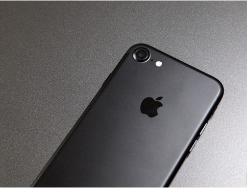竟然还是亮银色：苹果iPhone 7s Plus模型机曝光
