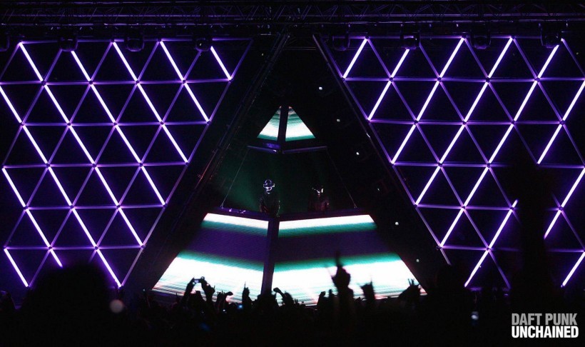 Surface Book＆Kinect：微软为DJ音乐演出，带来全新视觉体验！