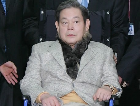涉嫌用公款装修，韩国警方搜查：三星董事长李健熙办公室