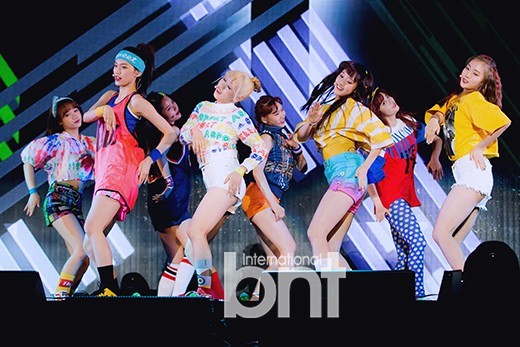 Weki Meki举行首张专辑《WEME》媒体showcase   正式出道
