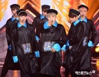 众多组合歌手参加《The show》  MYTEEN清朝造型出场跳僵尸舞