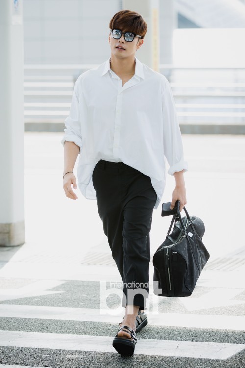 演员成勋仁川国际机场出发  前往台湾参加Fanmeeting