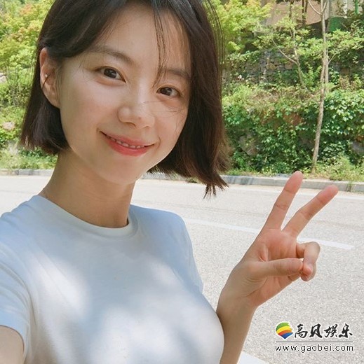 裴勇俊的妻子朴秀珍社交网发照片   白色衬衫大秀清纯美貌